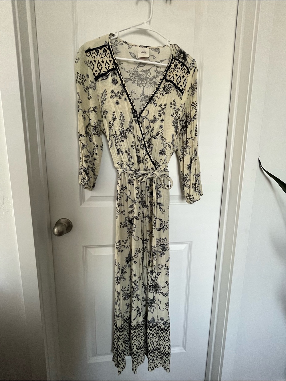 Knox Rose Cream and Black Floral Print Dress